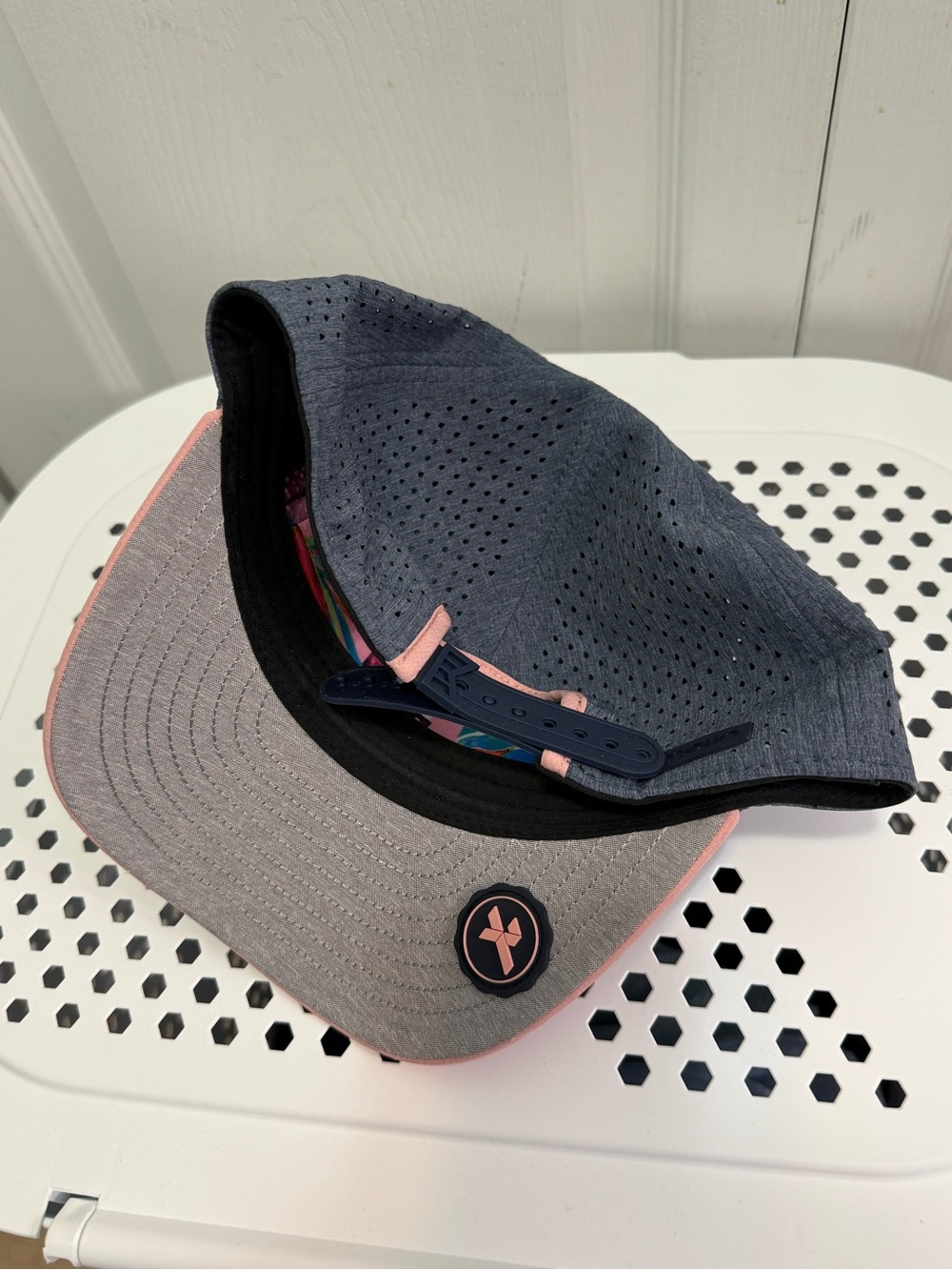 RARE special edition Melin Blue and Pink Arc V2 Hydro Cap - Picture 4 of 7